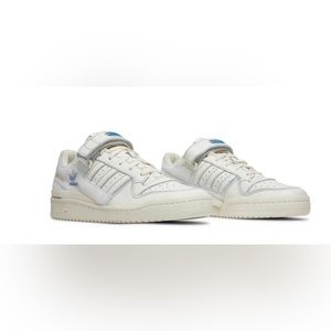 🆕 Adidas Forum Low Off White Blue Bird.